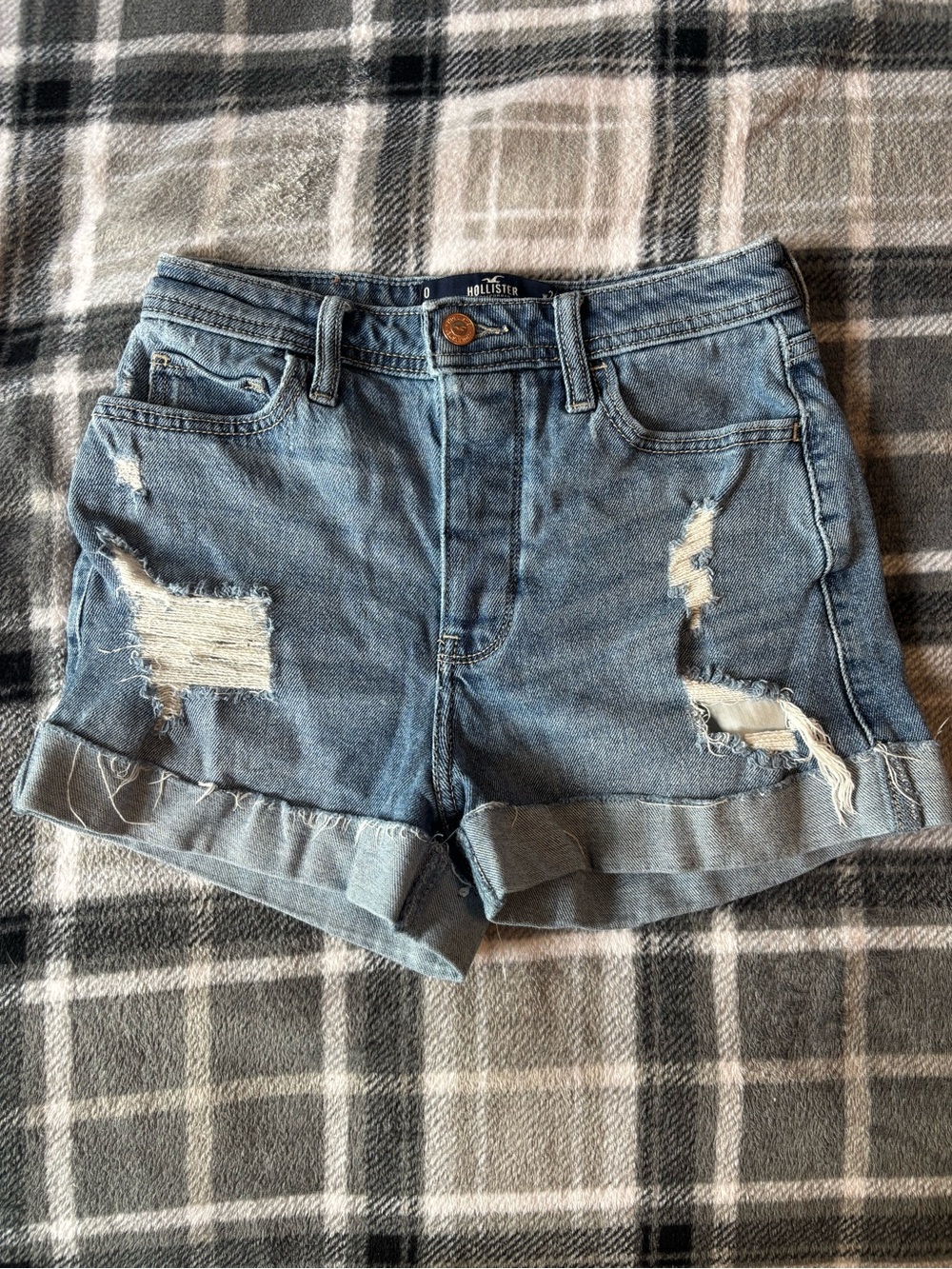 Hollister Ultra High-Rise Mom Denim Shorts in Light Blue